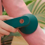 Dispozitiv pentru îndepărtarea mușchiului și scamelor de pe țesături - FUZZOFF®, ustroistvo za premahvane na mah i vlasinki ot takani fuzzoff