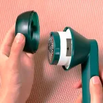 Dispozitiv pentru îndepărtarea mușchiului și scamelor de pe țesături - FUZZOFF®, ustroistvo za premahvane na mah i vlasinki ot takani fuzzoff